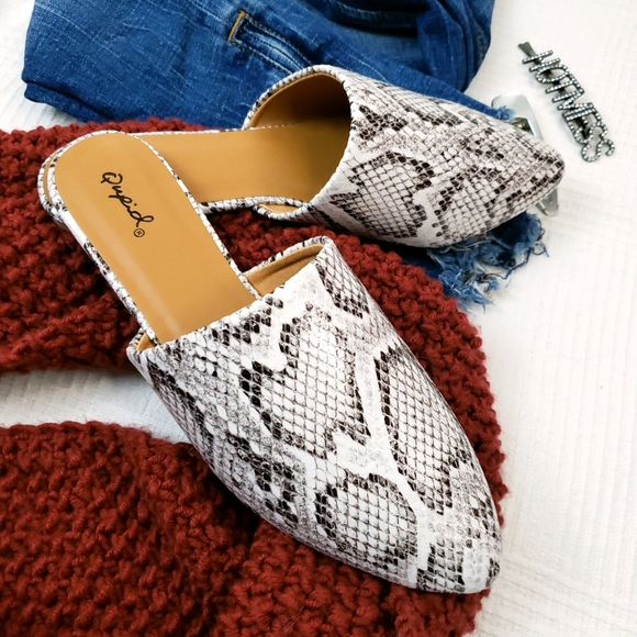 🚨END OF SUMMER SALE// snake print mule flat - Picture 5 of 5